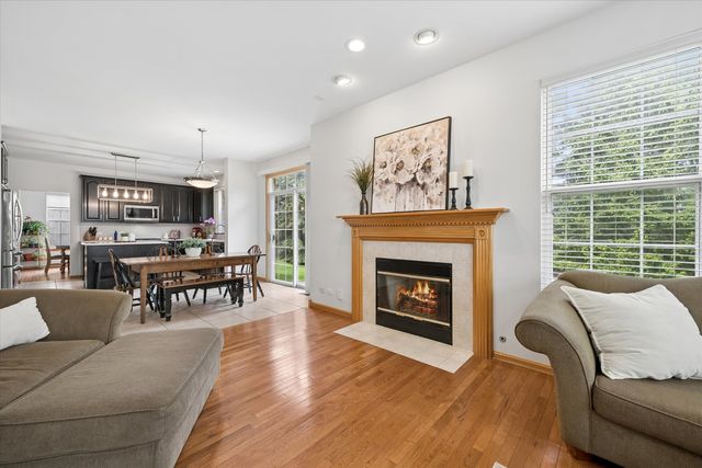 2304 Sarazen Drive, Vernon Hills, IL 60061