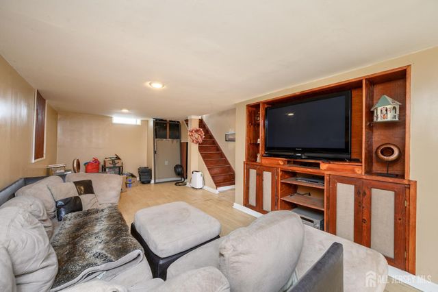 2081 Coles Avenue, Scotch Plains, NJ 07076