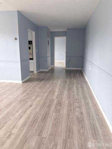 55 Gill Lane 16, Iselin, NJ 08830