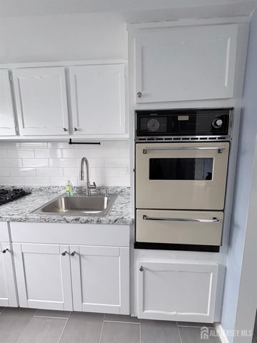 55 Gill Lane 16, Iselin, NJ 08830