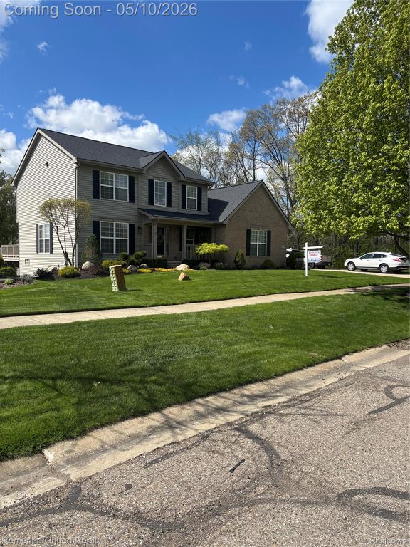 9109 Ambergrove Drive, Hartland Township, MI 48843