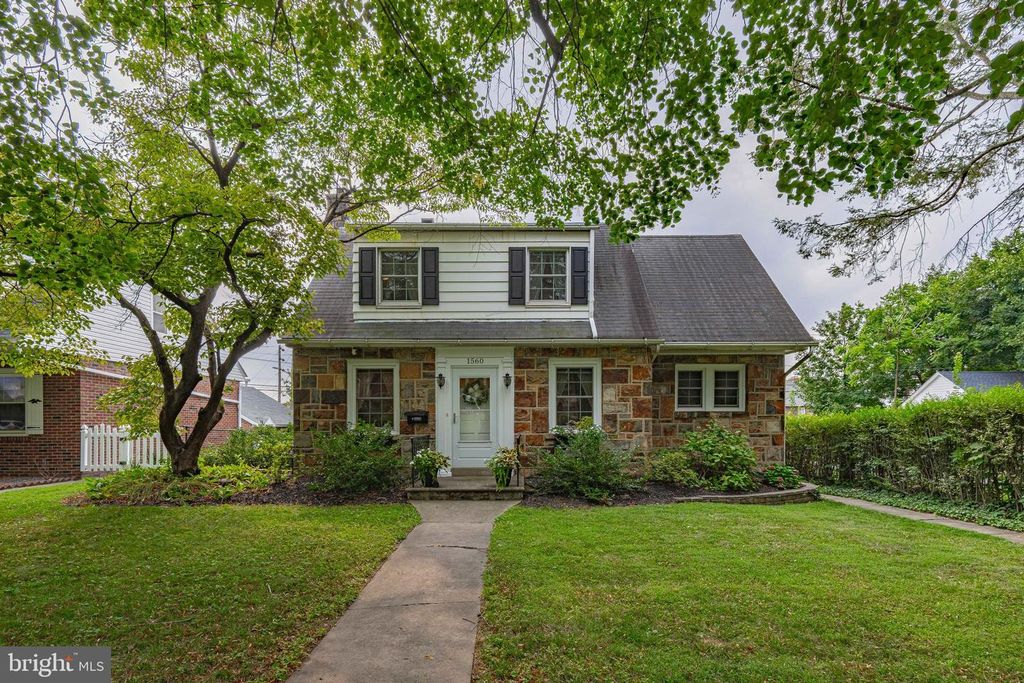 1560 EASTON AVE, Bethlehem, PA 18017