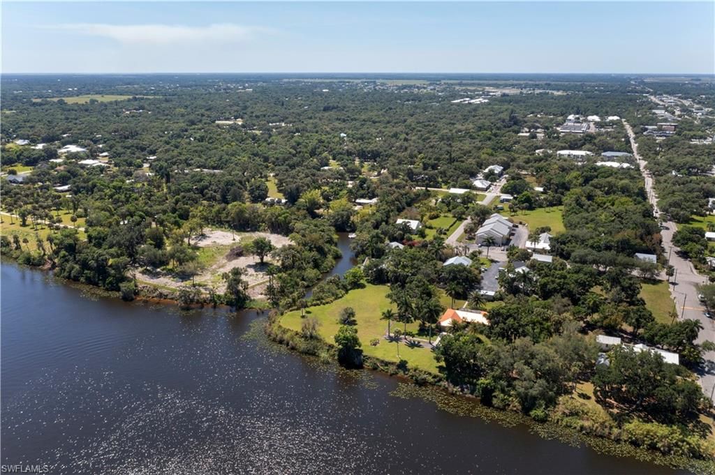 233 De Soto AVE, LABELLE, FL 33935 — photo 2