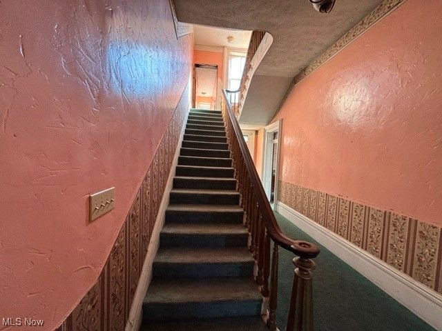 900 Ridge Avenue, New Cumberland, WV 26047