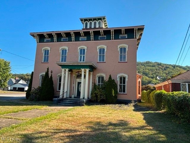 900 Ridge Avenue, New Cumberland, WV 26047