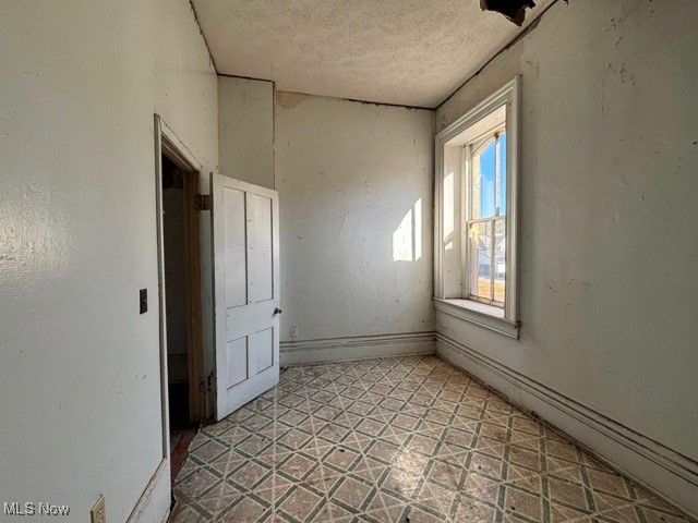 900 Ridge Avenue, New Cumberland, WV 26047