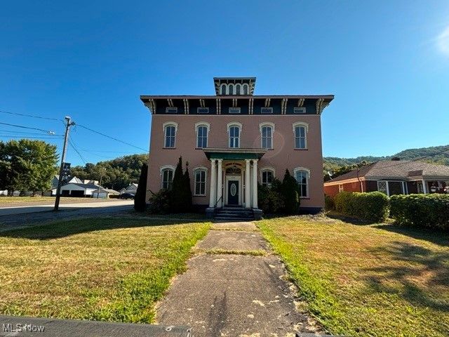 900 Ridge Avenue, New Cumberland, WV 26047