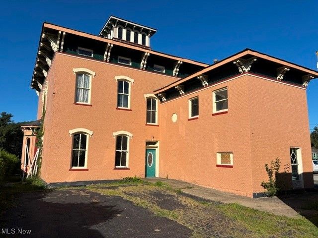 900 Ridge Avenue, New Cumberland, WV 26047