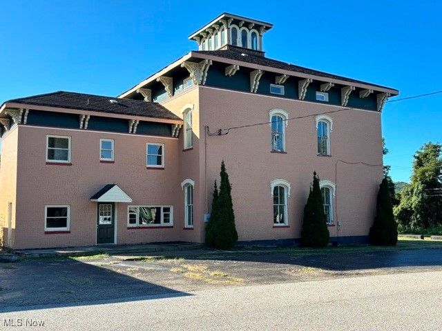 900 Ridge Avenue, New Cumberland, WV 26047