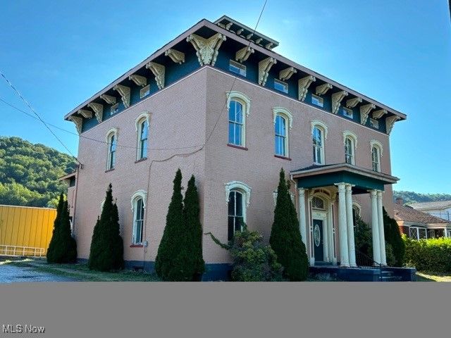 900 Ridge Avenue, New Cumberland, WV 26047