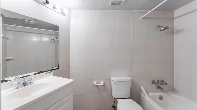 10811 Richmond Avenue 101, Houston, TX 77042