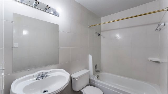 10811 Richmond Avenue 101, Houston, TX 77042