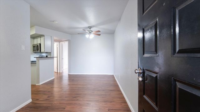 10811 Richmond Avenue 101, Houston, TX 77042