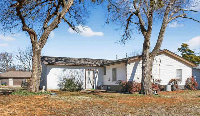 208 W Oliver St, Fletcher, OK 73541