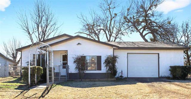 208 W Oliver St, Fletcher, OK 73541