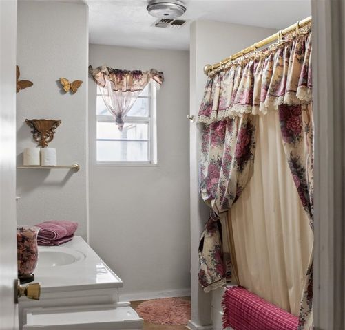 208 W Oliver St, Fletcher, OK 73541