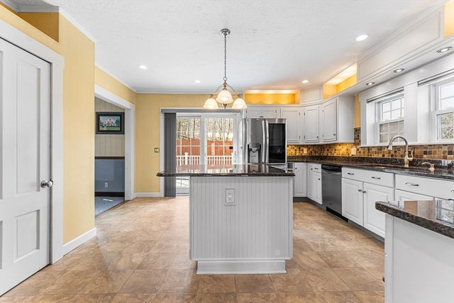 1 Bell St, North Brookfield, MA 01535