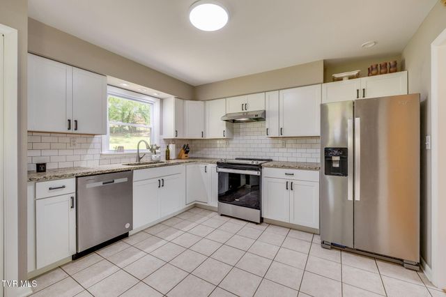 6 York Circle, Johnson City, TN 37601