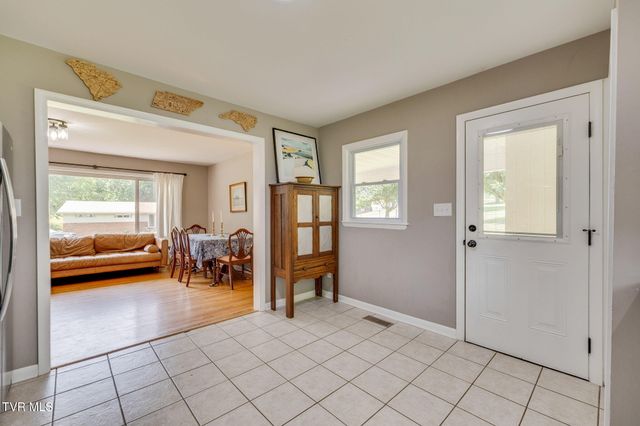 6 York Circle, Johnson City, TN 37601