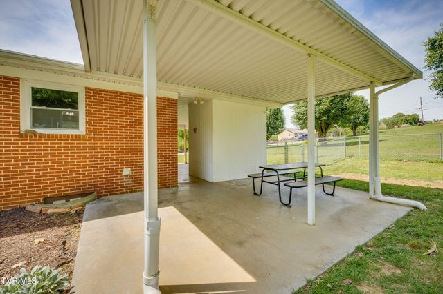 6 York Circle, Johnson City, TN 37601