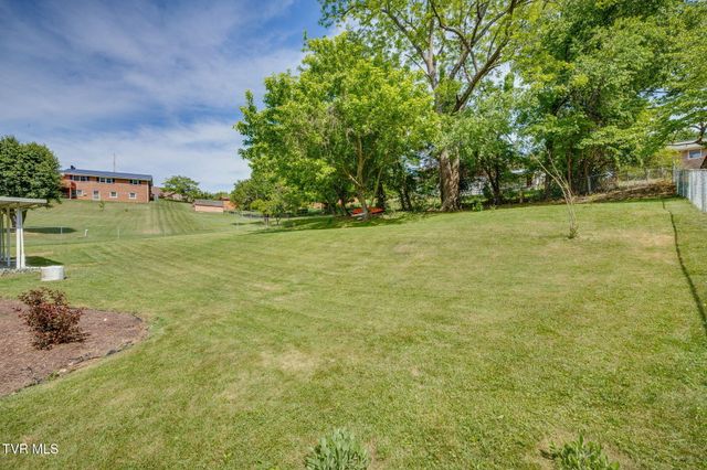 6 York Circle, Johnson City, TN 37601
