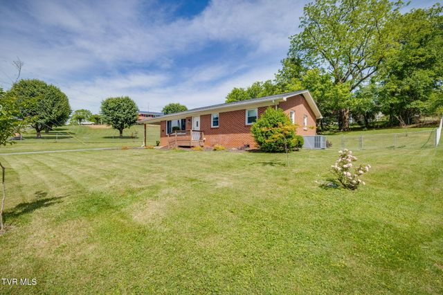 6 York Circle, Johnson City, TN 37601
