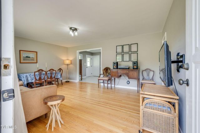 6 York Circle, Johnson City, TN 37601