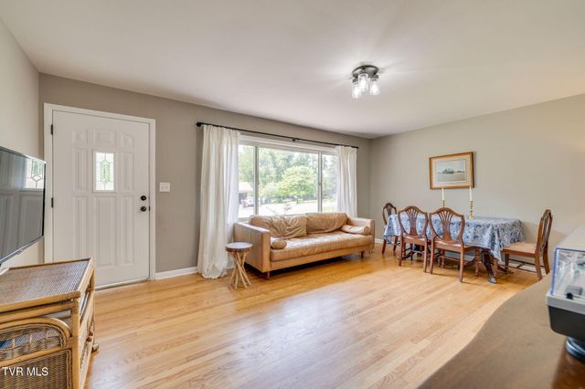 6 York Circle, Johnson City, TN 37601