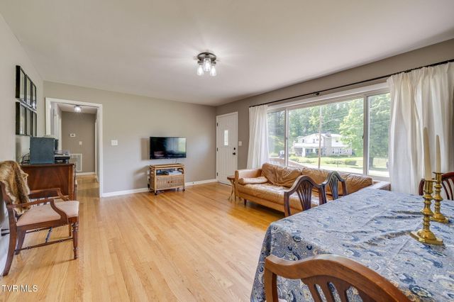 6 York Circle, Johnson City, TN 37601