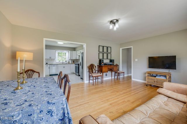 6 York Circle, Johnson City, TN 37601