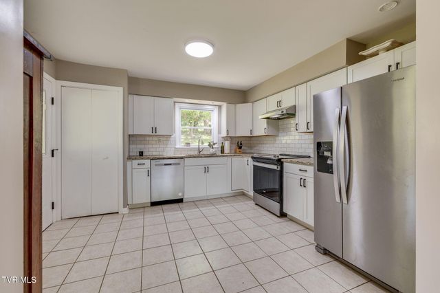 6 York Circle, Johnson City, TN 37601
