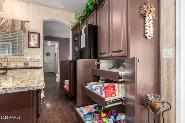 4648 W MISTY WILLOW Lane, Glendale, AZ 85310