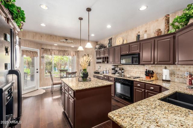 4648 W MISTY WILLOW Lane, Glendale, AZ 85310