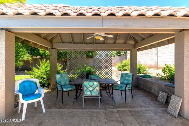 4648 W MISTY WILLOW Lane, Glendale, AZ 85310