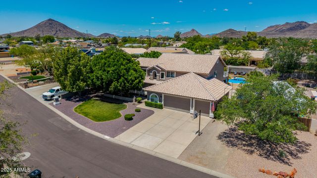 4648 W MISTY WILLOW Lane, Glendale, AZ 85310