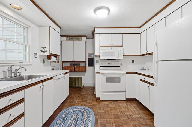 1374 Plumtree Rd, Springfield, MA 01119