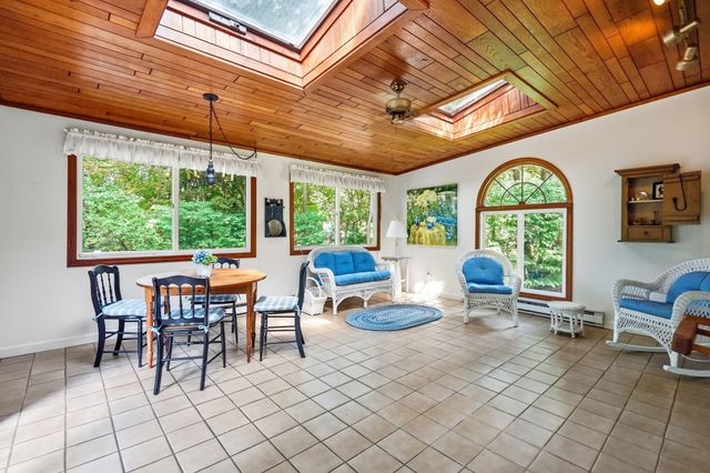 1374 Plumtree Rd, Springfield, MA 01119