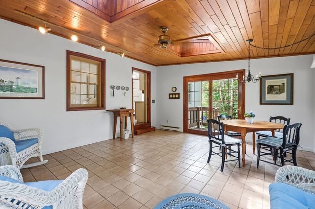1374 Plumtree Rd, Springfield, MA 01119