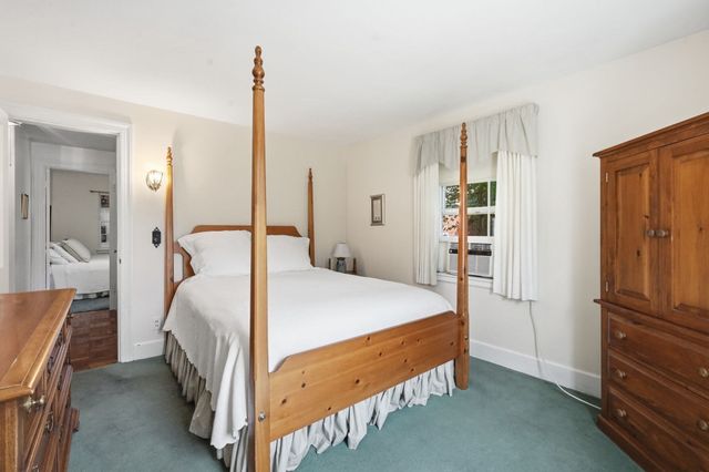 1374 Plumtree Rd, Springfield, MA 01119