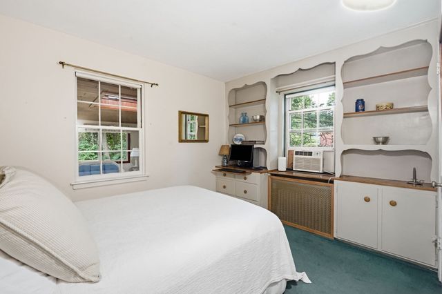 1374 Plumtree Rd, Springfield, MA 01119