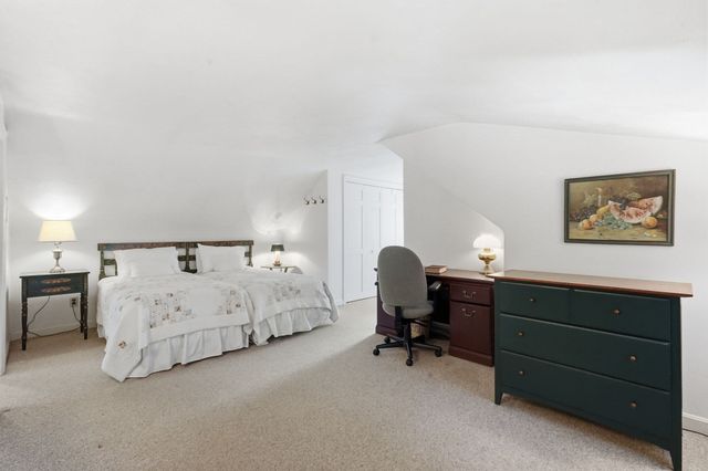 1374 Plumtree Rd, Springfield, MA 01119