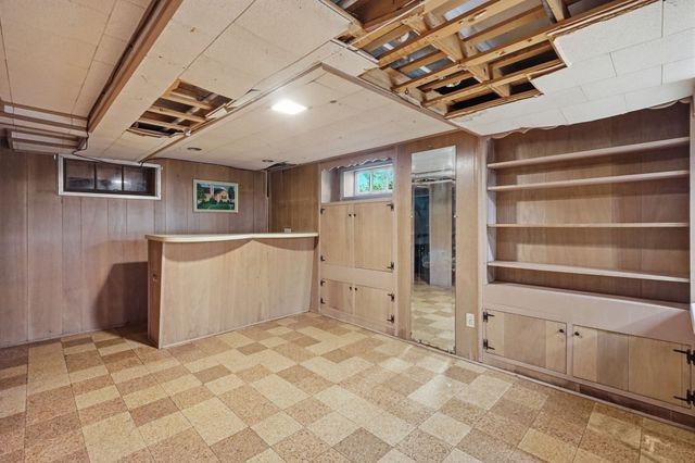 1374 Plumtree Rd, Springfield, MA 01119