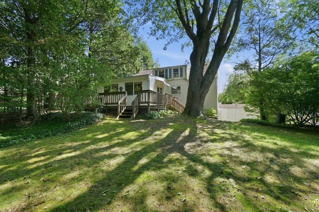 1374 Plumtree Rd, Springfield, MA 01119