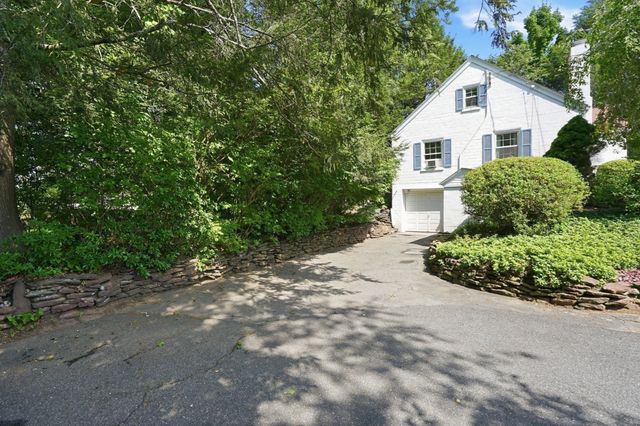 1374 Plumtree Rd, Springfield, MA 01119