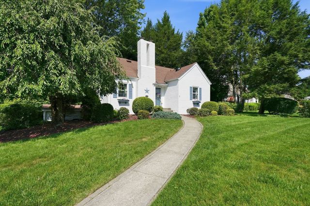 1374 Plumtree Rd, Springfield, MA 01119