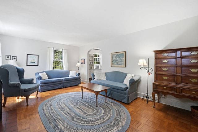 1374 Plumtree Rd, Springfield, MA 01119