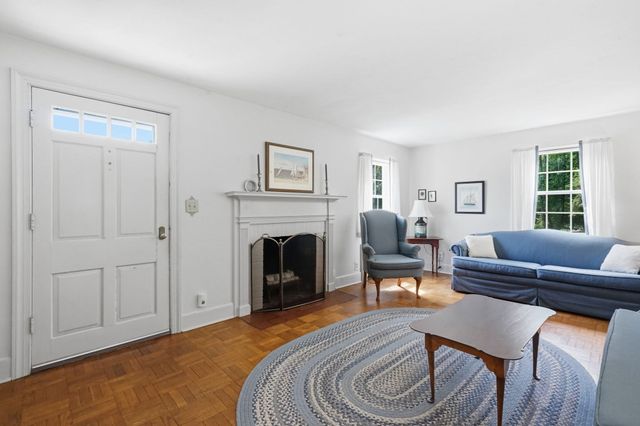 1374 Plumtree Rd, Springfield, MA 01119
