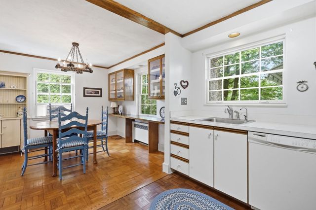 1374 Plumtree Rd, Springfield, MA 01119