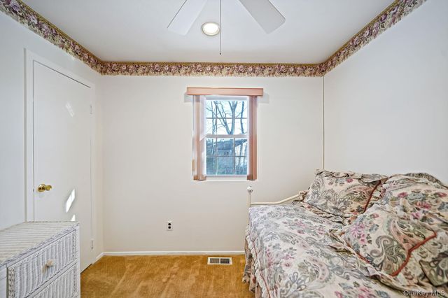 8 Huntington Commons 8, Yaphank, NY 11980