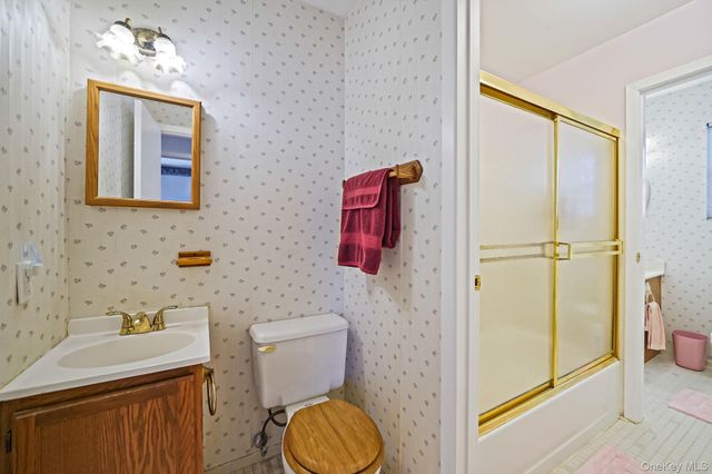 8 Huntington Commons 8, Yaphank, NY 11980